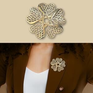 Vintage Signed TRIFARI Goldtone Textured Flower Star Shape Pin Brooch MCM Retro